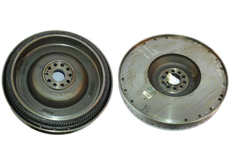 21556218	
-volante-do-motor-caminhao-onibus-volvo